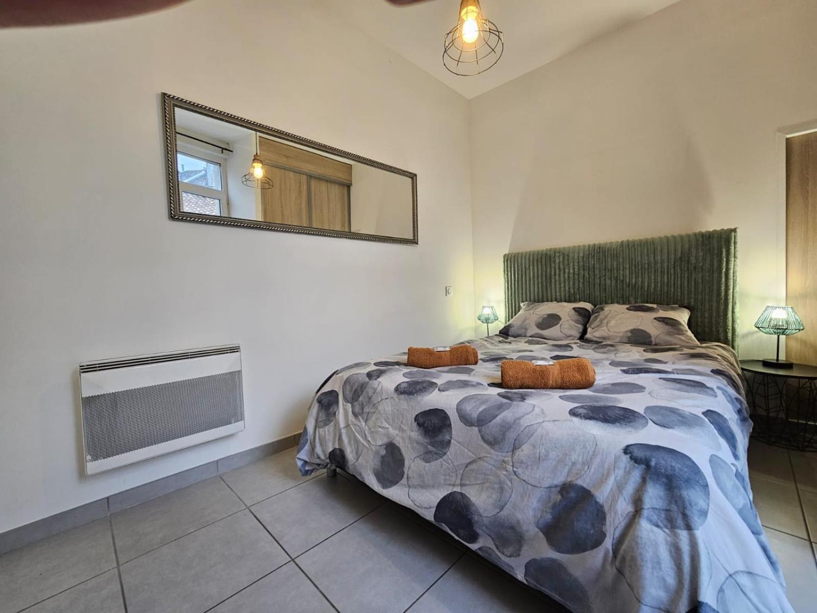 Le Contemporain-2 Chambres-vue Eglise Saint Paul * Nimes