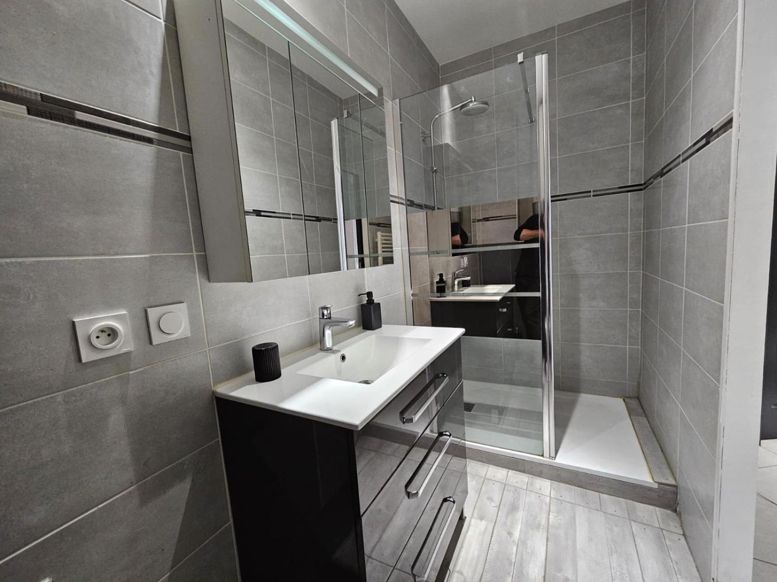 Apartment Le Contemporain-2 Chambres-vue Eglise Saint Paul Nimes